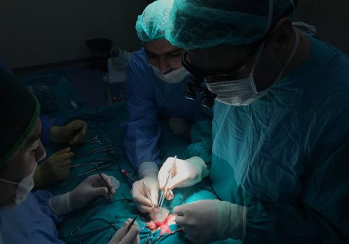 Araliq forma hipospadiya